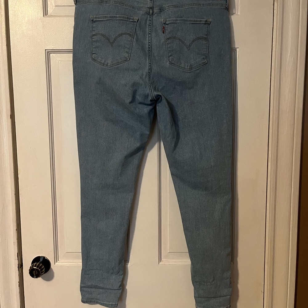 Levi’s Women’s Jean Size 33 720 Hirise Skinny